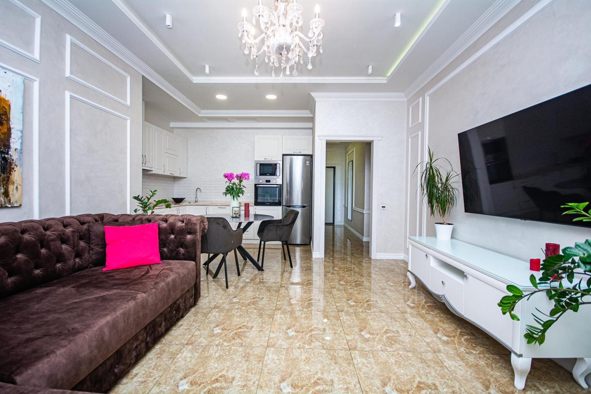 Luxury For Business & Pleasure Royal 2