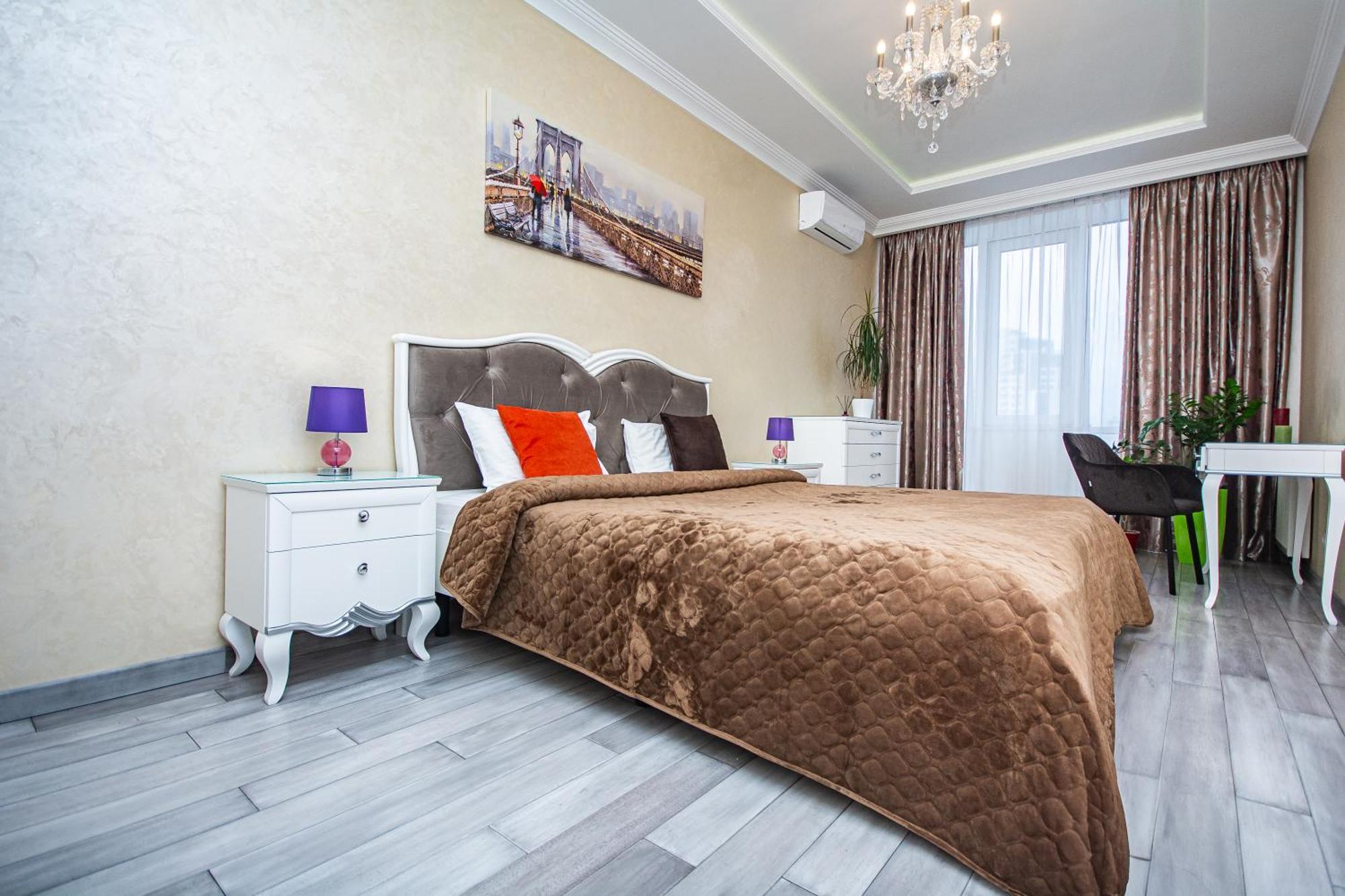 Luxury For Business & Pleasure Royal 2